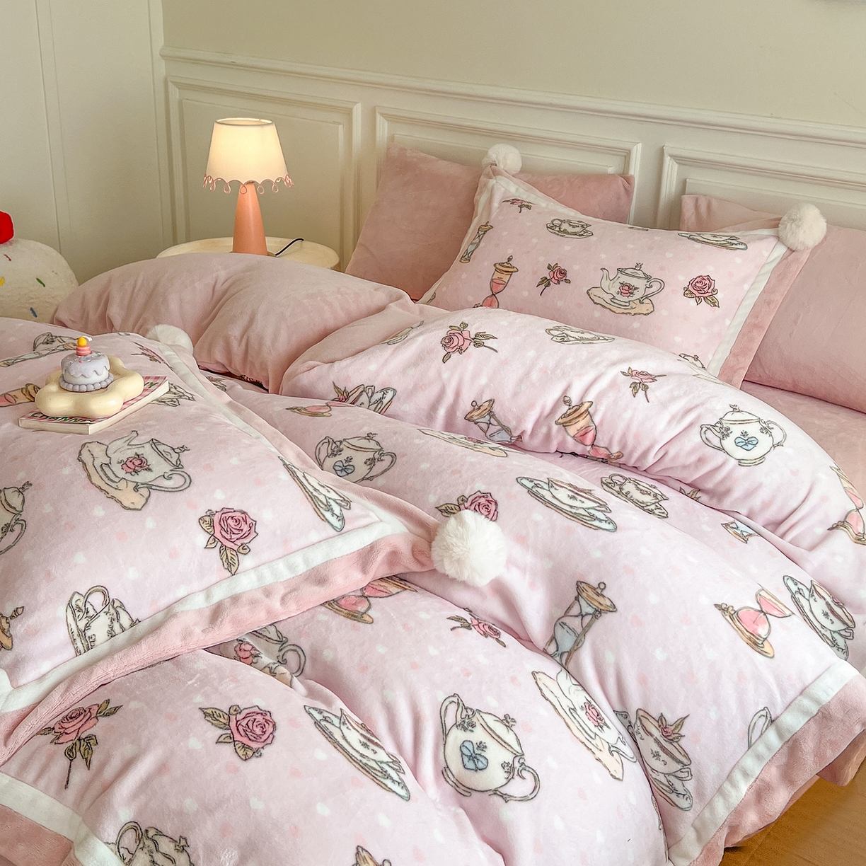 91家纺网 家纺一手货源 找家纺 （总）多乐娜 2025新款高克重260g全消光牛奶绒数码印花法式油画风高端款四件套 （会员-20）控价最低368起