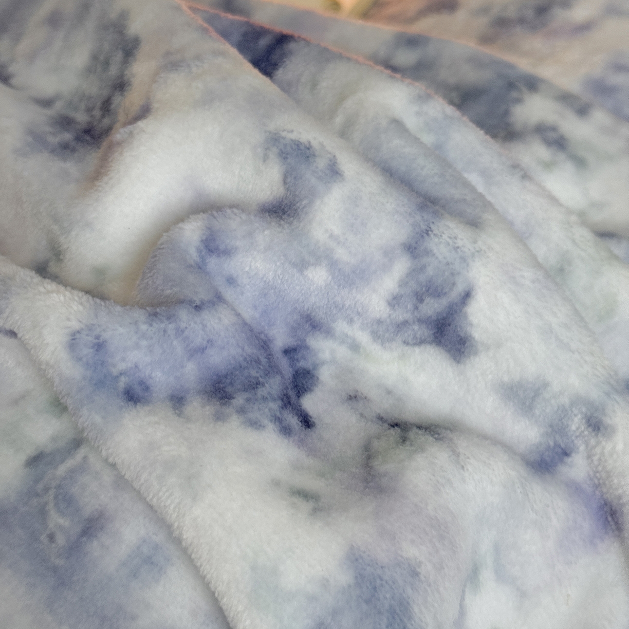 91家纺网 家纺一手货源 找家纺 多乐娜 2025新款高克重260g全消光牛奶绒数码印花法式油画风高端款四件套 （会员-20）控价最低368起 暮雨烟