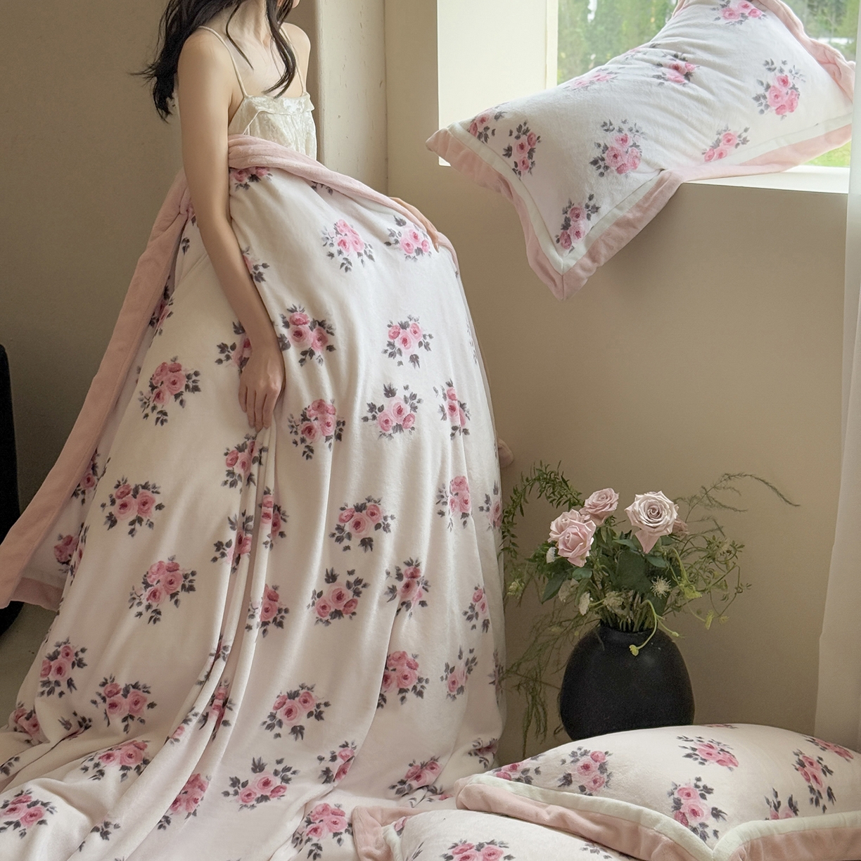 91家纺网 家纺一手货源 找家纺 多乐娜 2025新款高克重260g全消光牛奶绒数码印花法式油画风高端款四件套 （会员-20）控价最低368起 芝芝玫瑰