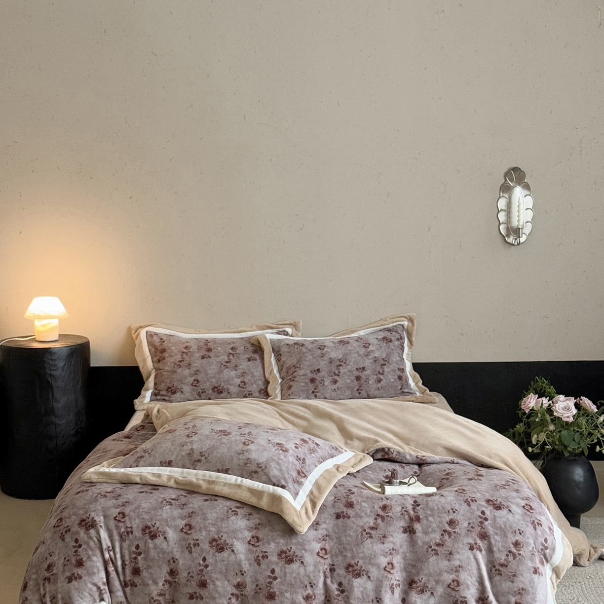 91家纺网 家纺一手货源 找家纺 多乐娜 2025新款高克重260g全消光牛奶绒数码印花法式油画风高端款四件套 （会员-20）控价最低368起 咖璟语