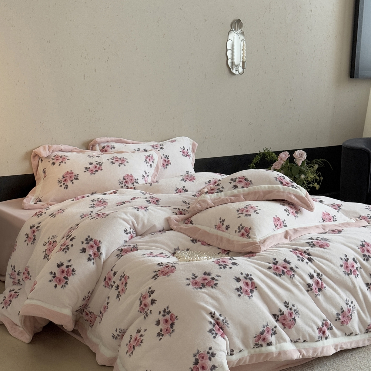 91家纺网 家纺一手货源 找家纺 多乐娜 2025新款高克重260g全消光牛奶绒数码印花法式油画风高端款四件套 （会员-20）控价最低368起 芝芝玫瑰