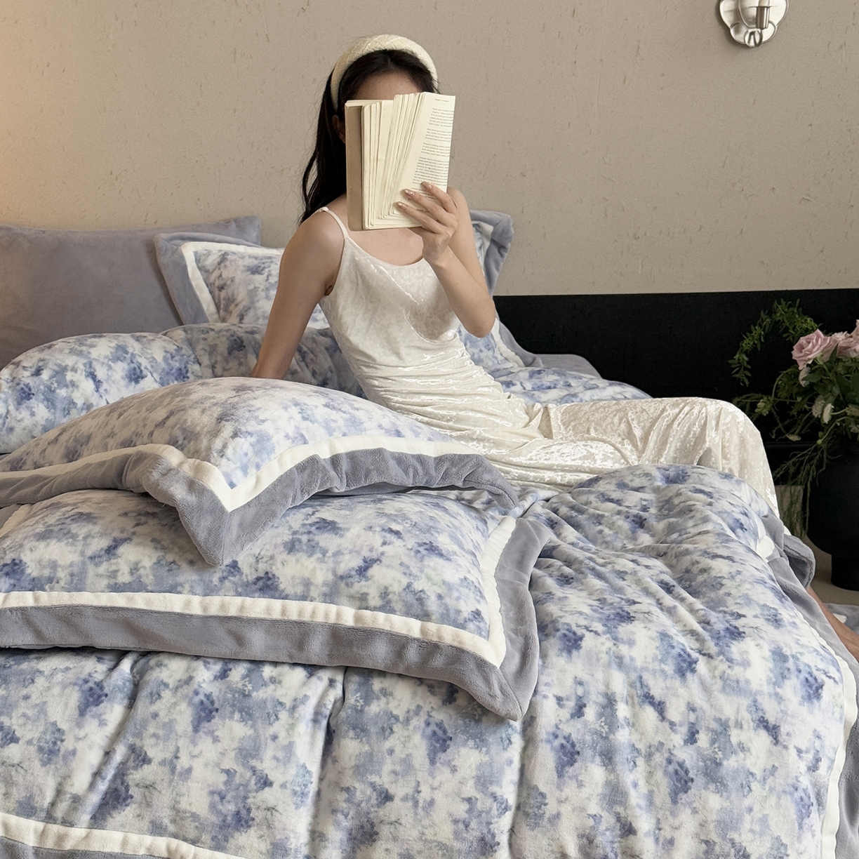 91家纺网 家纺一手货源 找家纺 多乐娜 2025新款高克重260g全消光牛奶绒数码印花法式油画风高端款四件套 （会员-20）控价最低368起 暮雨烟