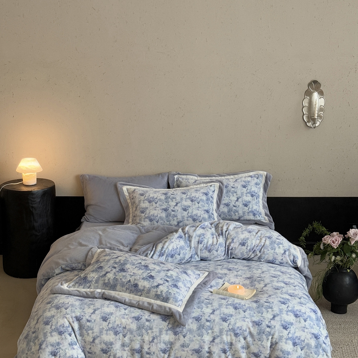 91家纺网 家纺一手货源 找家纺 多乐娜 2025新款高克重260g全消光牛奶绒数码印花法式油画风高端款四件套 （会员-20）控价最低368起 暮雨烟