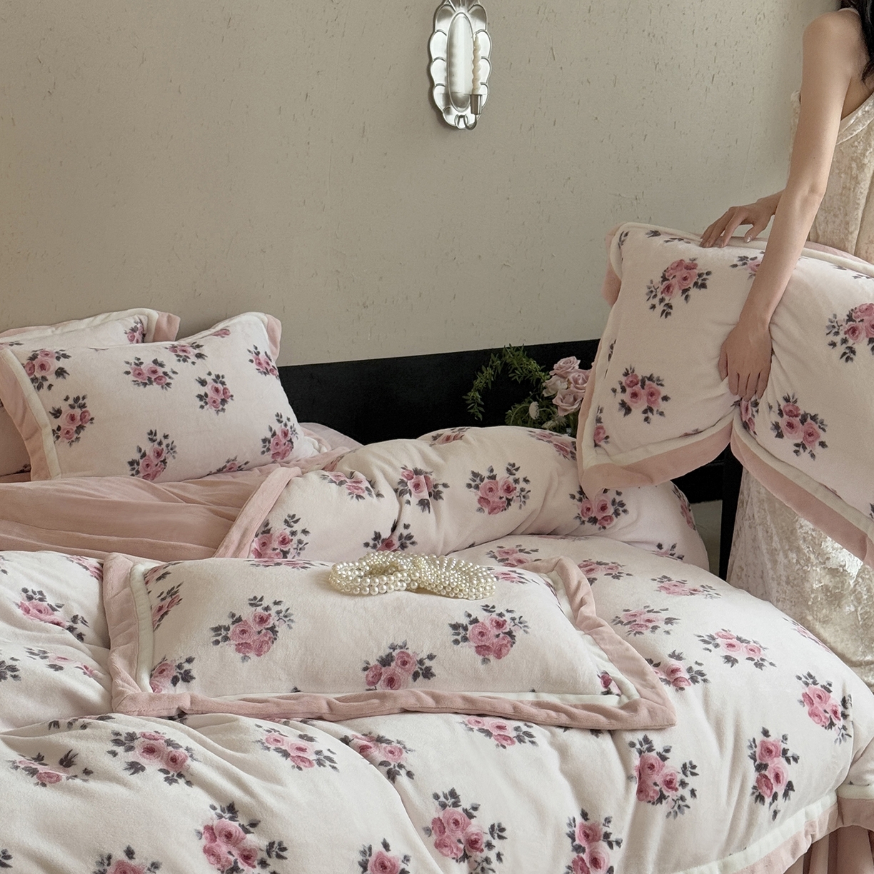 91家纺网 家纺一手货源 找家纺 多乐娜 2025新款高克重260g全消光牛奶绒数码印花法式油画风高端款四件套 （会员-20）控价最低368起 芝芝玫瑰