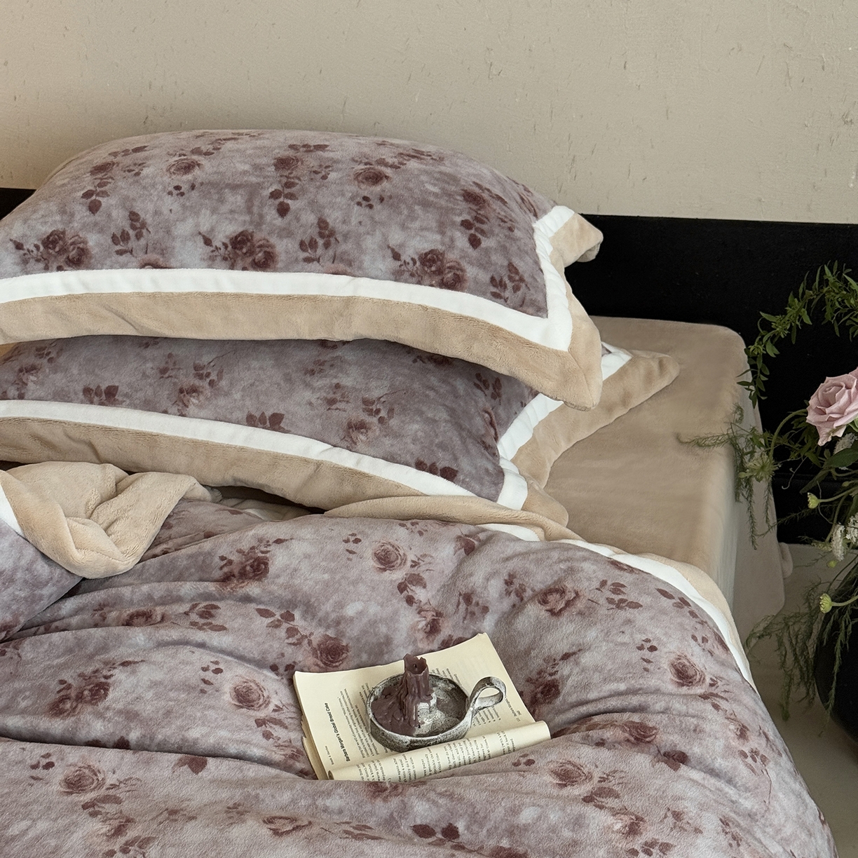 91家纺网 家纺一手货源 找家纺 多乐娜 2025新款高克重260g全消光牛奶绒数码印花法式油画风高端款四件套 （会员-20）控价最低368起 咖璟语