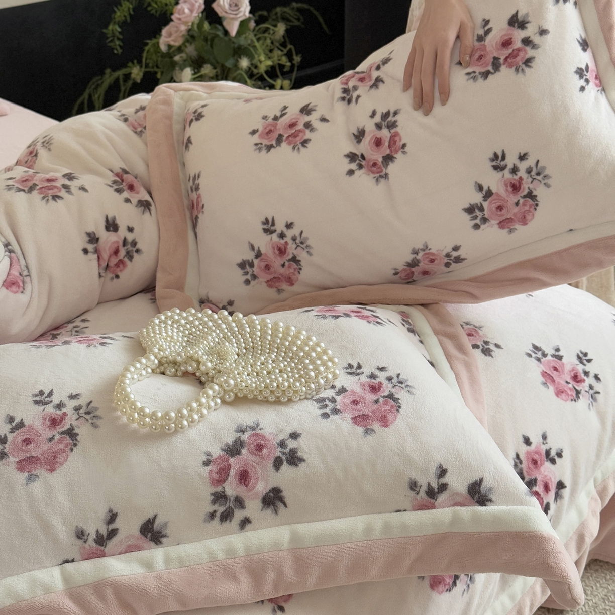 91家纺网 家纺一手货源 找家纺 多乐娜 2025新款高克重260g全消光牛奶绒数码印花法式油画风高端款四件套 （会员-20）控价最低368起 芝芝玫瑰