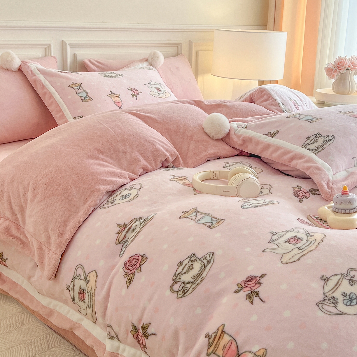 91家纺网 家纺一手货源 找家纺 多乐娜 2025新款高克重260g全消光牛奶绒数码印花法式油画风高端款四件套 （会员-20）控价最低368起 粉粉泡芙