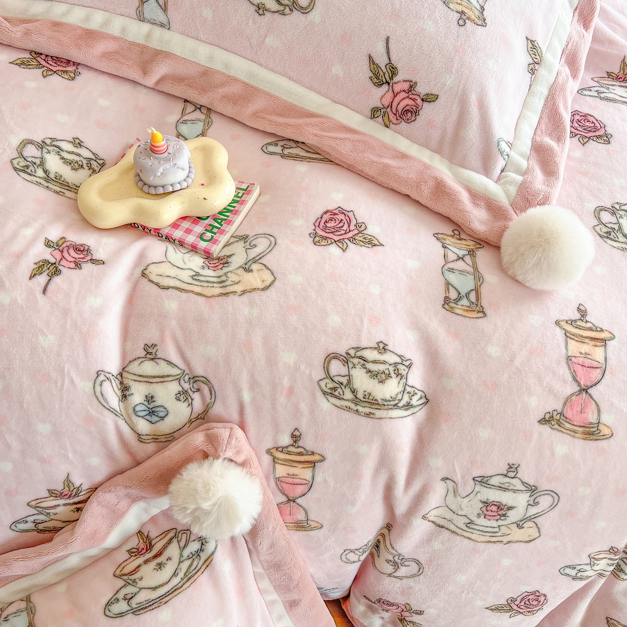 91家纺网 家纺一手货源 找家纺 多乐娜 2025新款高克重260g全消光牛奶绒数码印花法式油画风高端款四件套 （会员-20）控价最低368起 粉粉泡芙