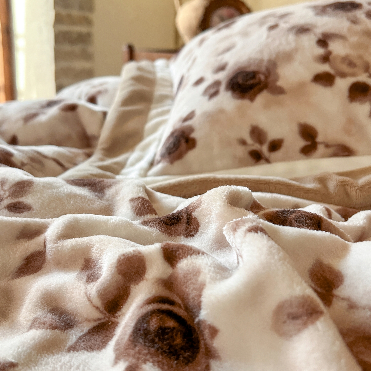 91家纺网 家纺一手货源 找家纺 多乐娜 2025新款高克重260g全消光牛奶绒数码印花法式油画风高端款四件套 （会员-20）控价最低368起 琥珀玫瑰