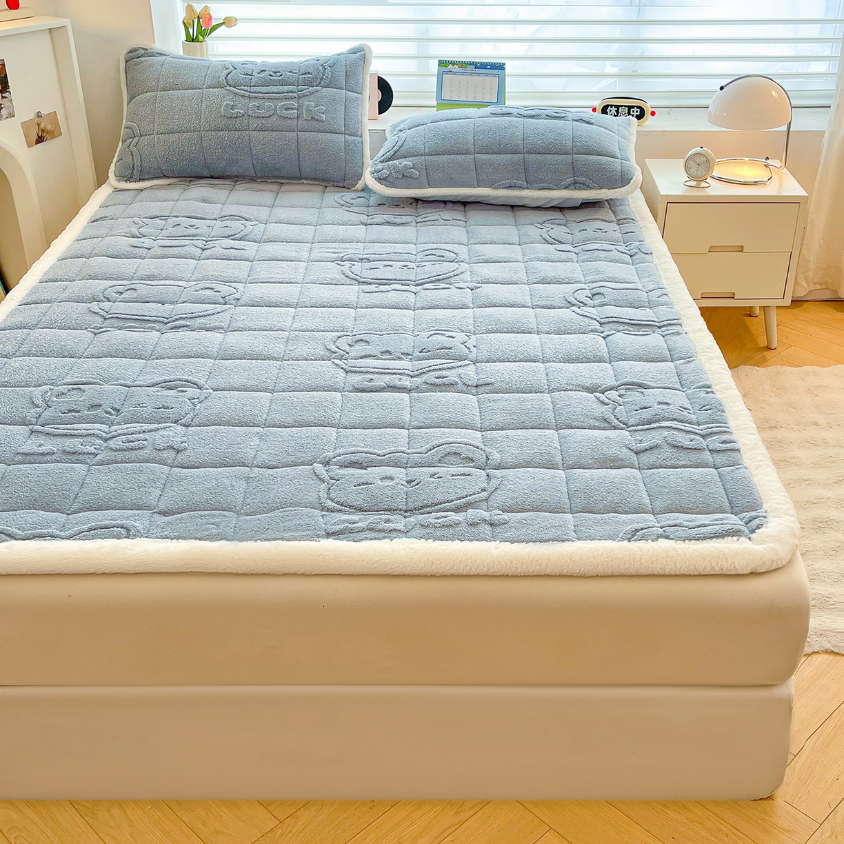91家纺网 家纺一手货源 找家纺 予梦家纺 2025新款加厚塔芙绒床垫床褥床护垫（带卖点图和买家秀） 绅士熊 苍蓝