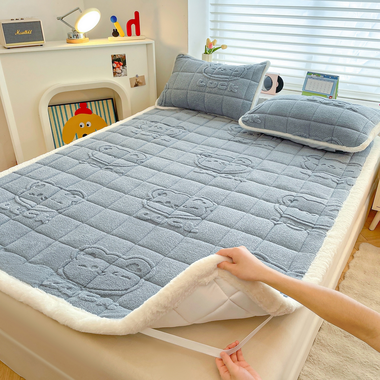 91家纺网 家纺一手货源 找家纺 予梦家纺 2025新款加厚塔芙绒床垫床褥床护垫（带卖点图和买家秀） 绅士熊 苍蓝