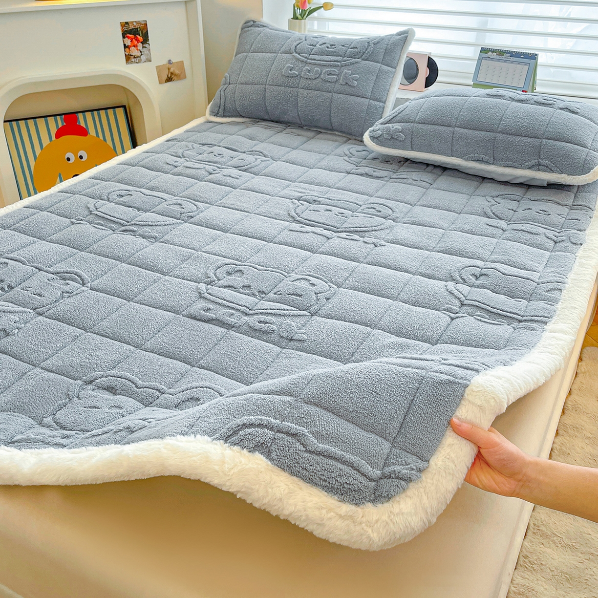 91家纺网 家纺一手货源 找家纺 予梦家纺 2025新款加厚塔芙绒床垫床褥床护垫（带卖点图和买家秀） 绅士熊 苍蓝