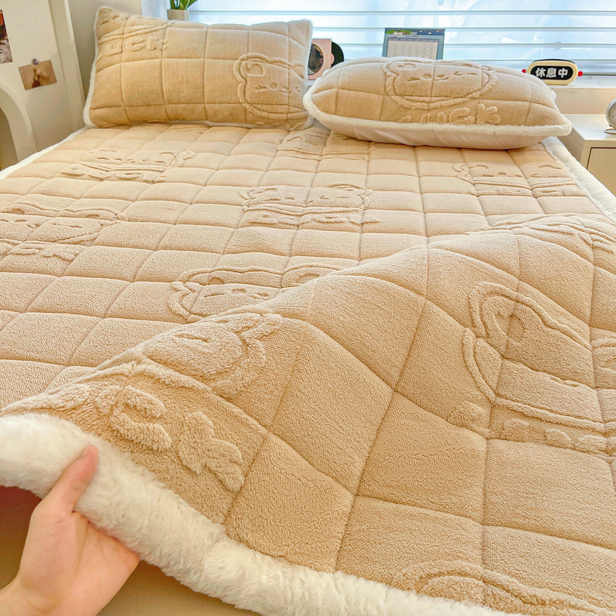 91家纺网 家纺一手货源 找家纺 予梦家纺 2025新款加厚塔芙绒床垫床褥床护垫（带卖点图和买家秀） 绅士熊 卡其