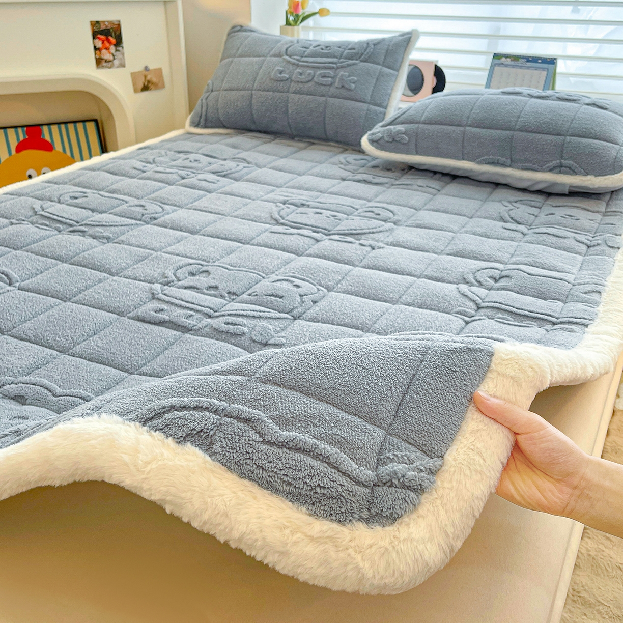 91家纺网 家纺一手货源 找家纺 予梦家纺 2025新款加厚塔芙绒床垫床褥床护垫（带卖点图和买家秀） 绅士熊 苍蓝