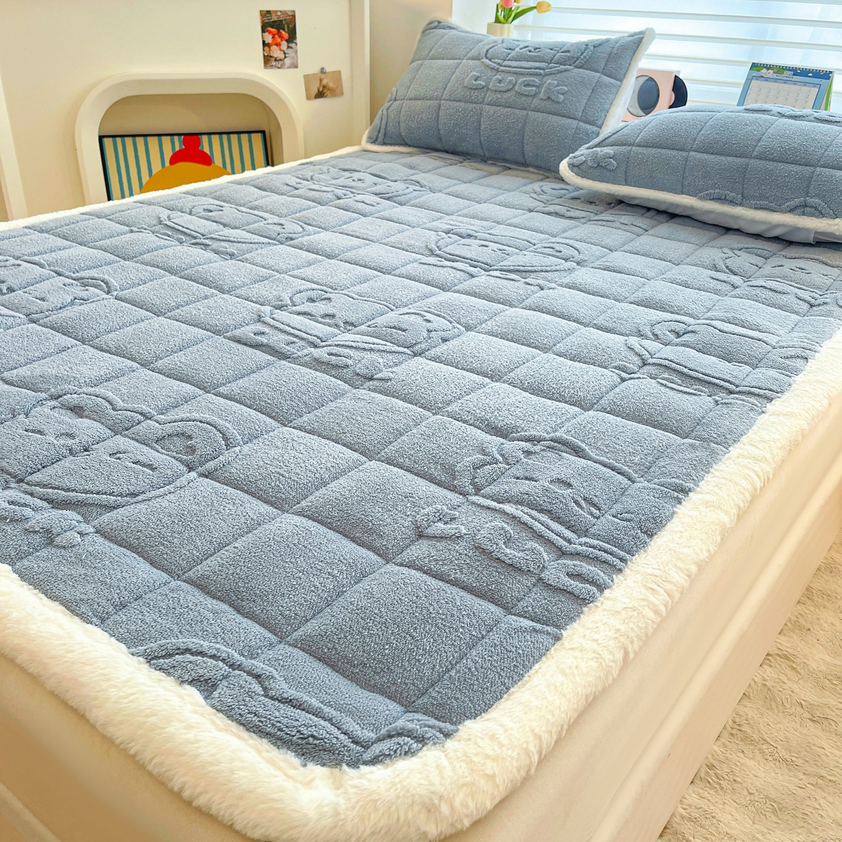 91家纺网 家纺一手货源 找家纺 予梦家纺 2025新款加厚塔芙绒床垫床褥床护垫（带卖点图和买家秀） 绅士熊 苍蓝
