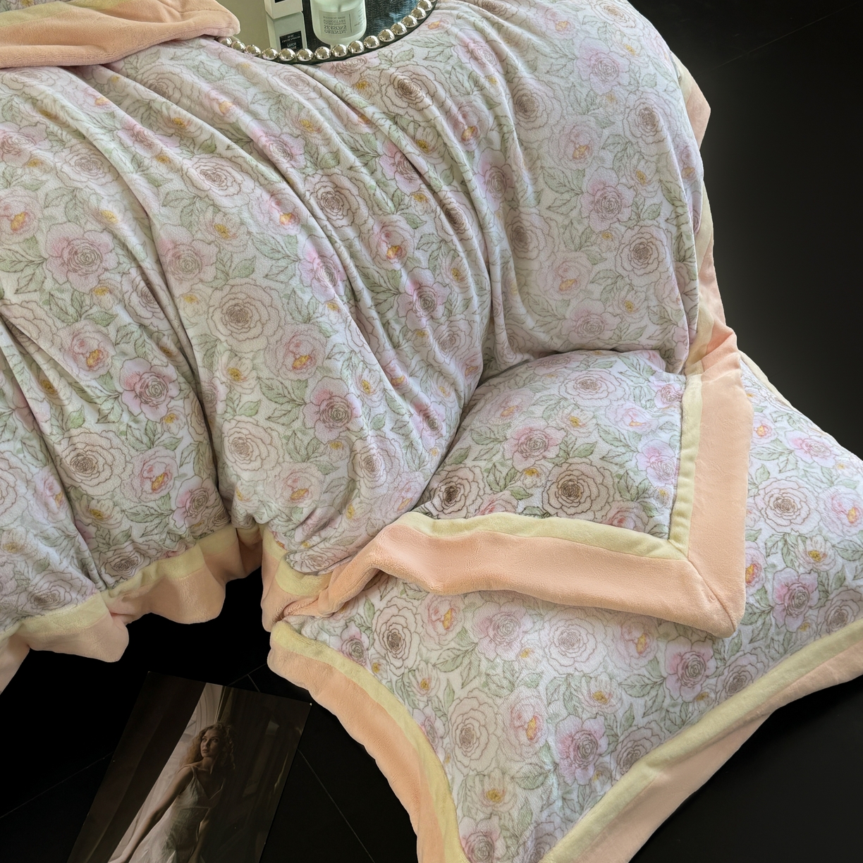 91家纺网 家纺一手货源 找家纺 （总）娇逸家居 2025新款高克重A类数码印花牛奶绒双拼边款四件套