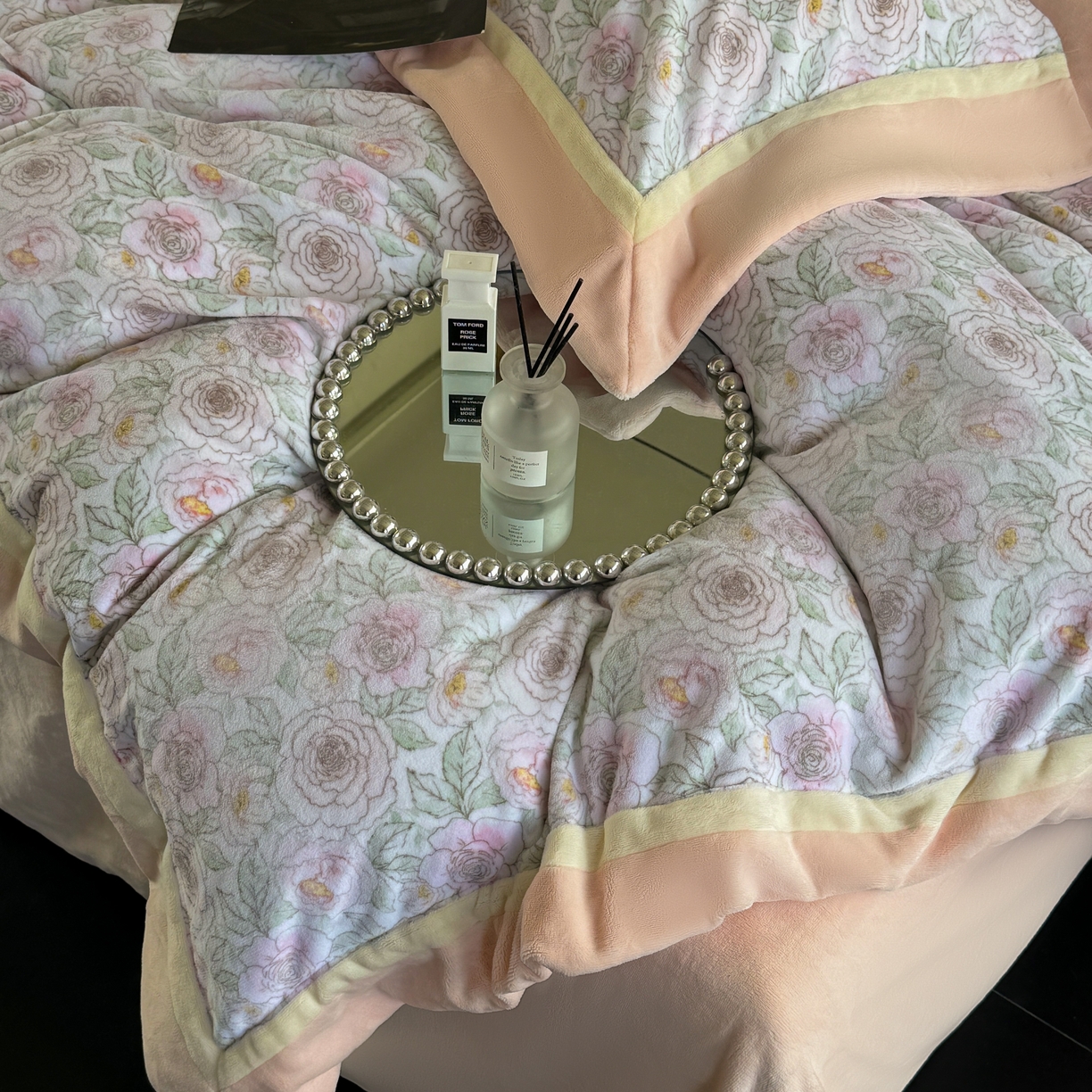 91家纺网 家纺一手货源 找家纺 （总）娇逸家居 2025新款高克重A类数码印花牛奶绒双拼边款四件套