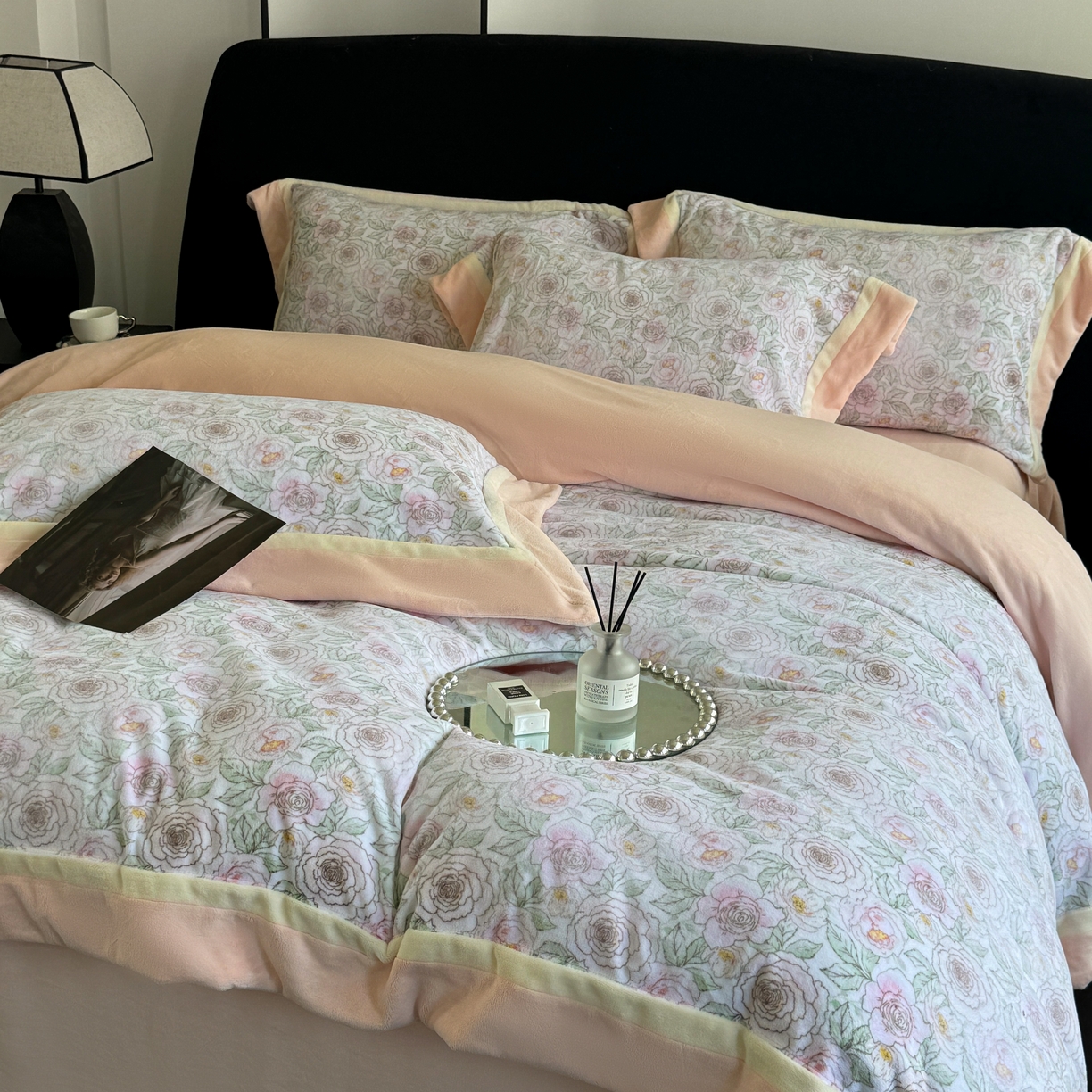 91家纺网 家纺一手货源 找家纺 （总）娇逸家居 2025新款高克重A类数码印花牛奶绒双拼边款四件套