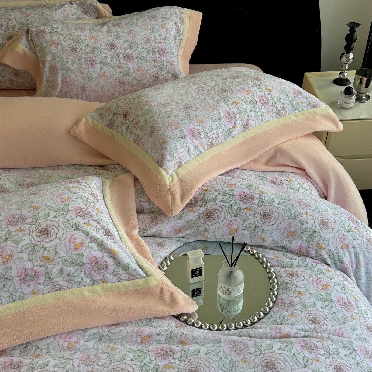 91家纺网 家纺一手货源 找家纺 （总）娇逸家居 2025新款高克重A类数码印花牛奶绒双拼边款四件套