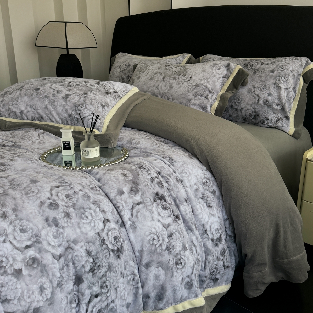 91家纺网 家纺一手货源 找家纺 （总）娇逸家居 2025新款高克重A类数码印花牛奶绒双拼边款四件套