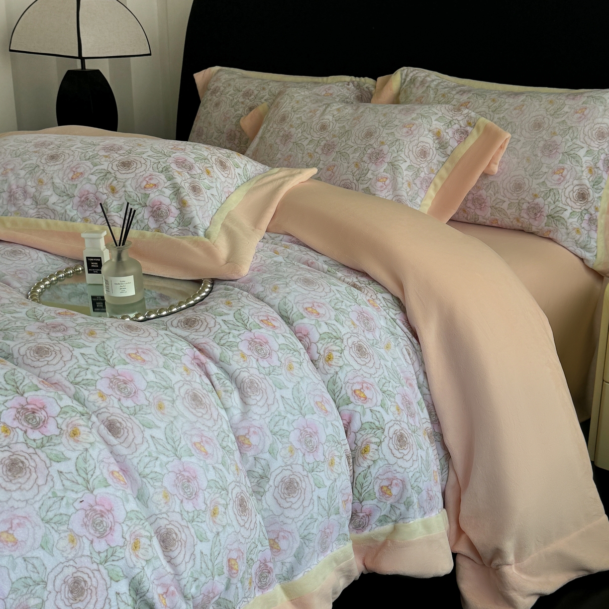 91家纺网 家纺一手货源 找家纺 （总）娇逸家居 2025新款高克重A类数码印花牛奶绒双拼边款四件套