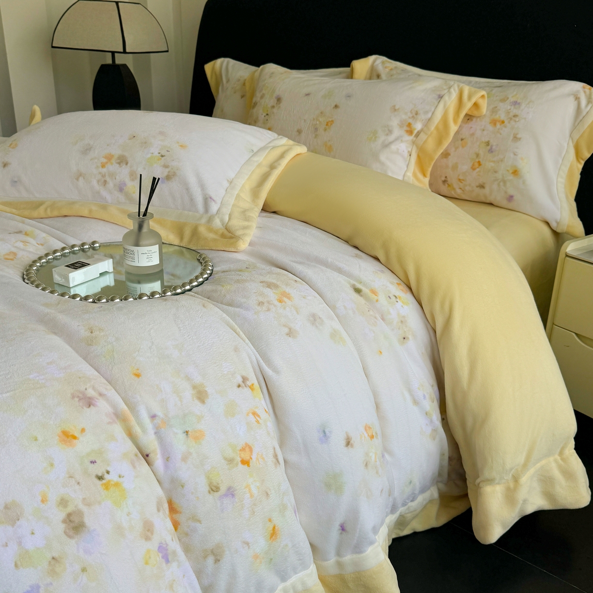 娇逸家居 2025新款高克重A类数码印花牛奶绒双拼边款四件套 秋灵黄