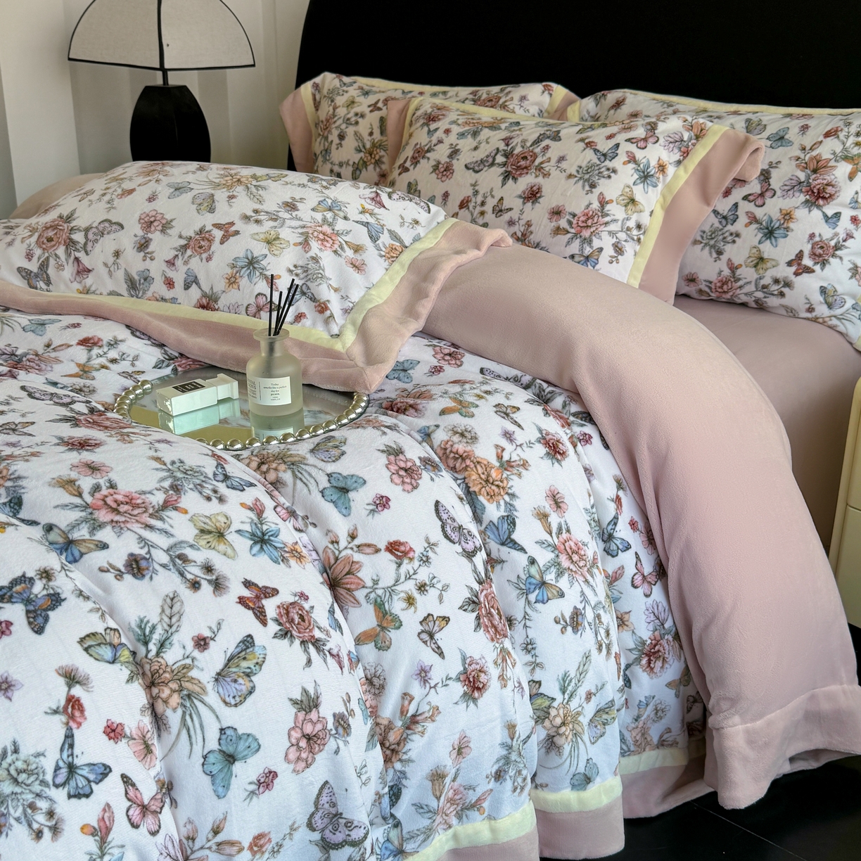 娇逸家居 2025新款高克重A类数码印花牛奶绒双拼边款四件套 栩蝶