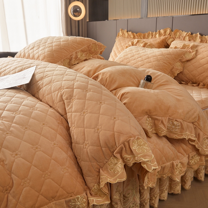 91家纺网 家纺一手货源 找家纺 罗艺轩 2025新款婴儿绒加厚保暖床裙式四件套-心语 心语-香槟金