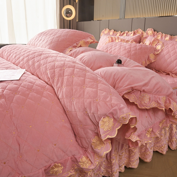 91家纺网 家纺一手货源 找家纺 罗艺轩 2025新款婴儿绒加厚保暖床裙式四件套-心语 心语-樱花粉