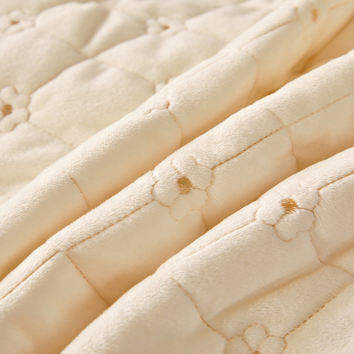 91家纺网 家纺一手货源 找家纺 罗艺轩 2025新款婴儿绒加厚保暖床裙式四件套-心语 心语-奶昔