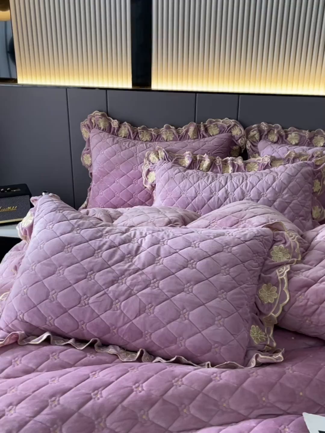 91家纺网 家纺一手货源 找家纺 罗艺轩 2025新款婴儿绒加厚保暖床裙式四件套-心语 心语-紫色