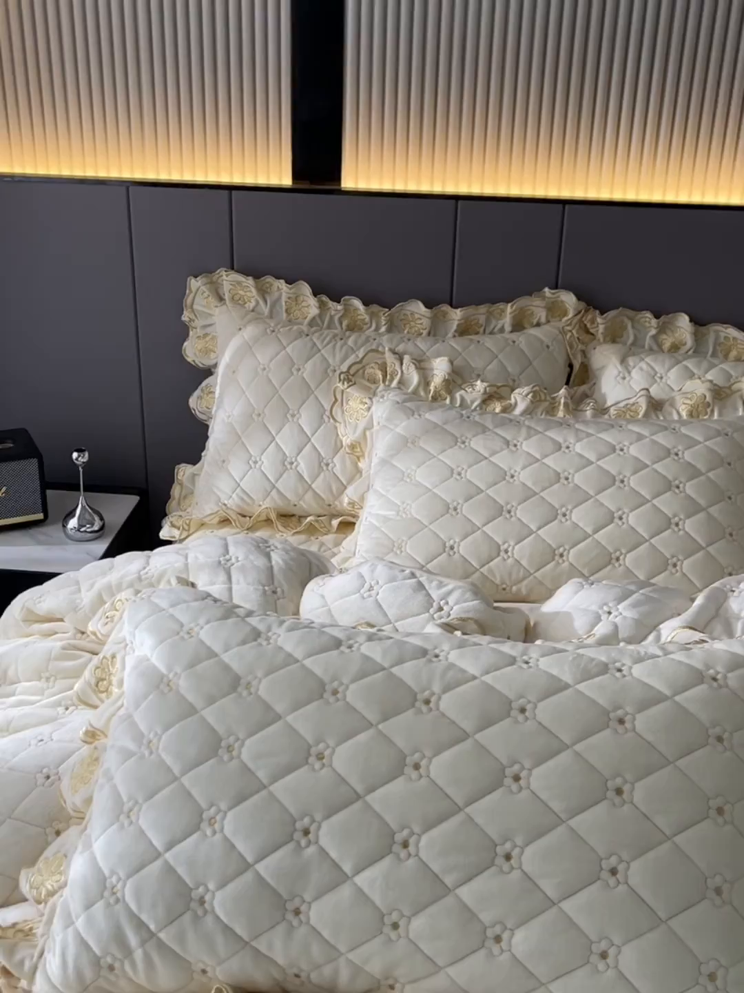 91家纺网 家纺一手货源 找家纺 罗艺轩 2025新款婴儿绒加厚保暖床裙式四件套-心语 心语-奶昔