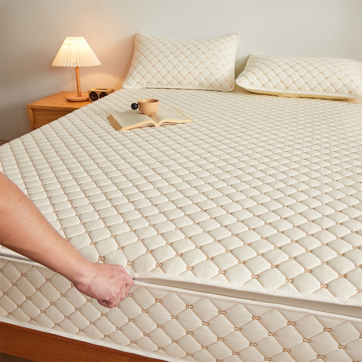 91家纺网 家纺一手货源 找家纺 （总）伊人坊 2025新款A类全棉水洗棉六面全包夹棉床笠床垫保护套拉链床笠