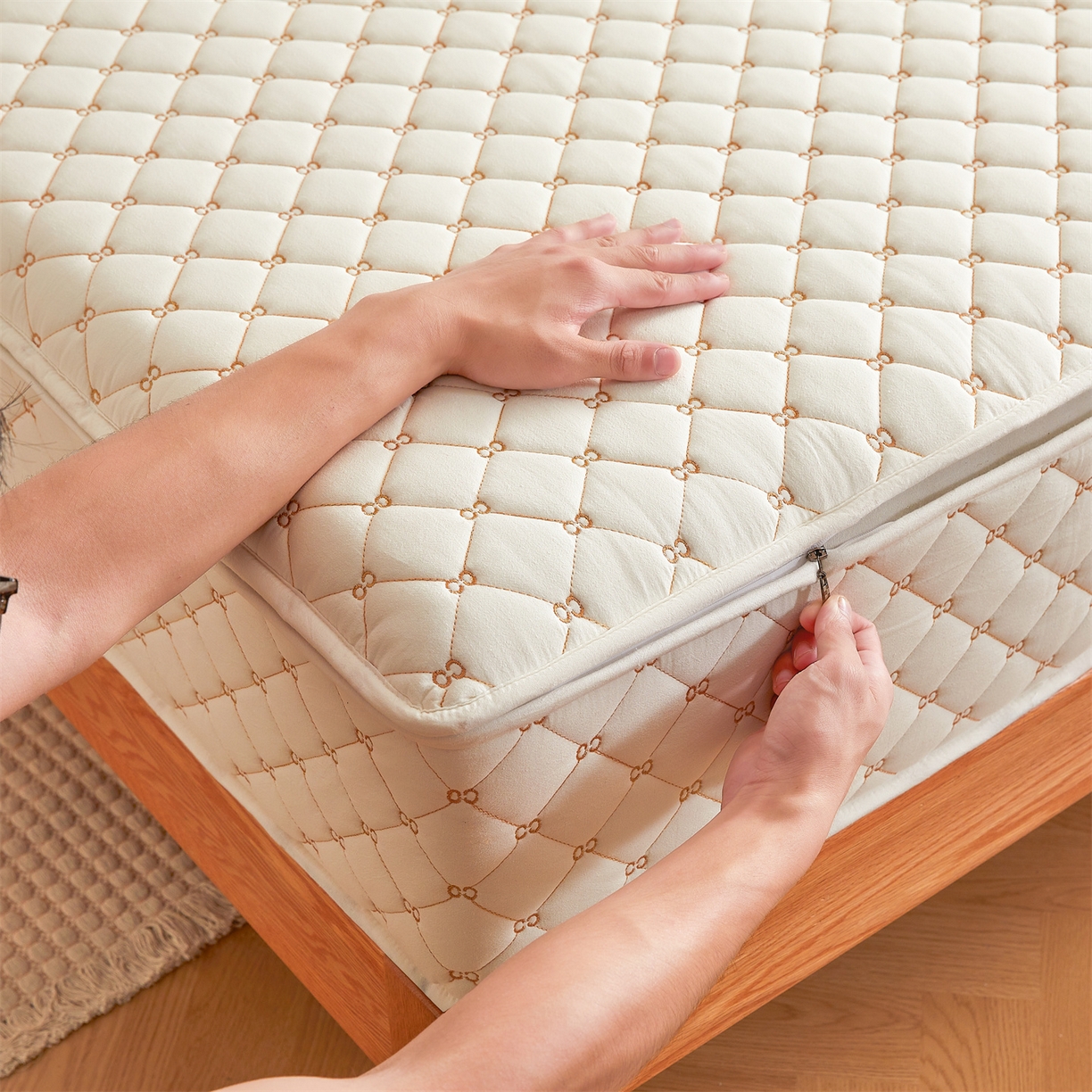 91家纺网 家纺一手货源 找家纺 （总）伊人坊 2025新款A类全棉水洗棉六面全包夹棉床笠床垫保护套拉链床笠