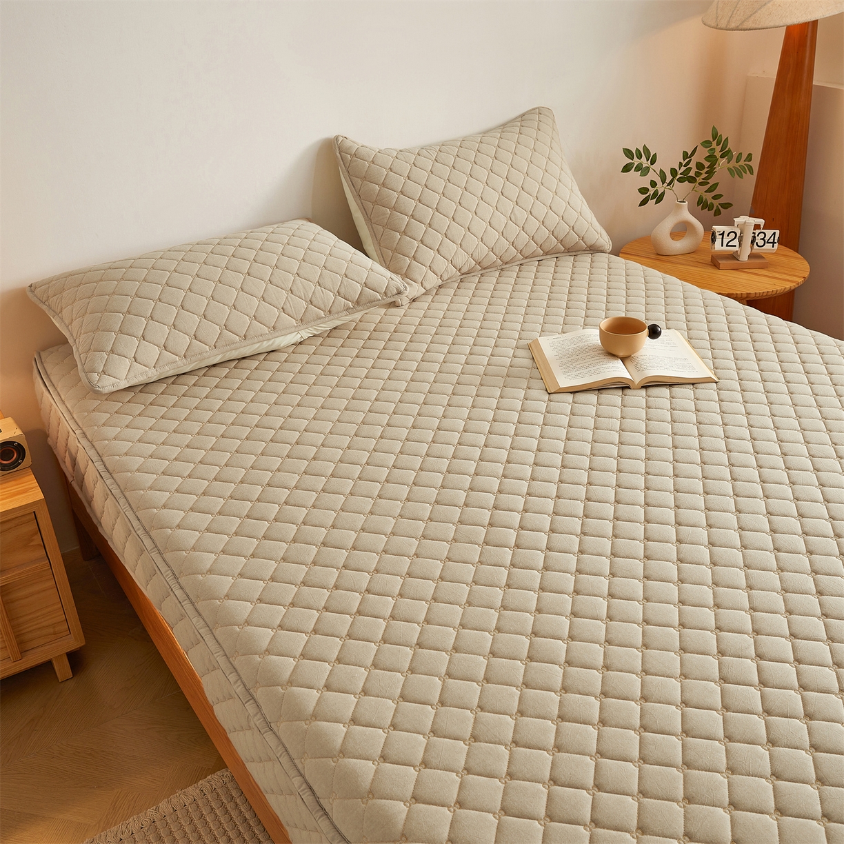 91家纺网 家纺一手货源 找家纺 伊人坊 2025新款A类全棉水洗棉六面全包夹棉床笠床垫保护套拉链床笠 浅米驼