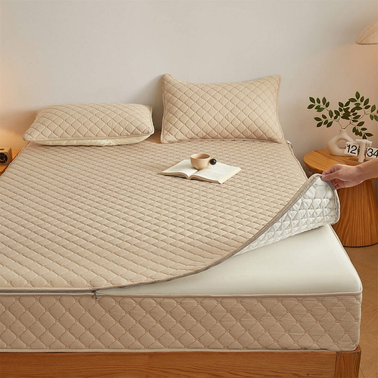 91家纺网 家纺一手货源 找家纺 伊人坊 2025新款A类全棉水洗棉六面全包夹棉床笠床垫保护套拉链床笠 浅米驼