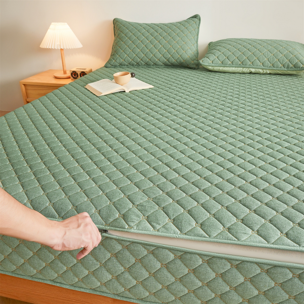 91家纺网 家纺一手货源 找家纺 伊人坊 2025新款A类全棉水洗棉六面全包夹棉床笠床垫保护套拉链床笠 青果绿