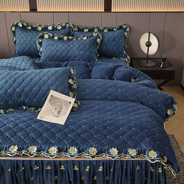 91家纺网 家纺一手货源 找家纺 罗艺轩 2025新款婴儿绒加厚保暖床裙式三件套-心语 心语-宝蓝