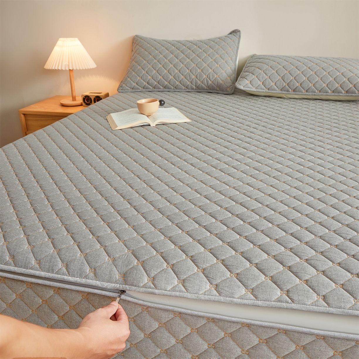 91家纺网 家纺一手货源 找家纺 伊人坊 2025新款A类全棉水洗棉六面全包夹棉床笠床垫保护套拉链床笠 时尚灰