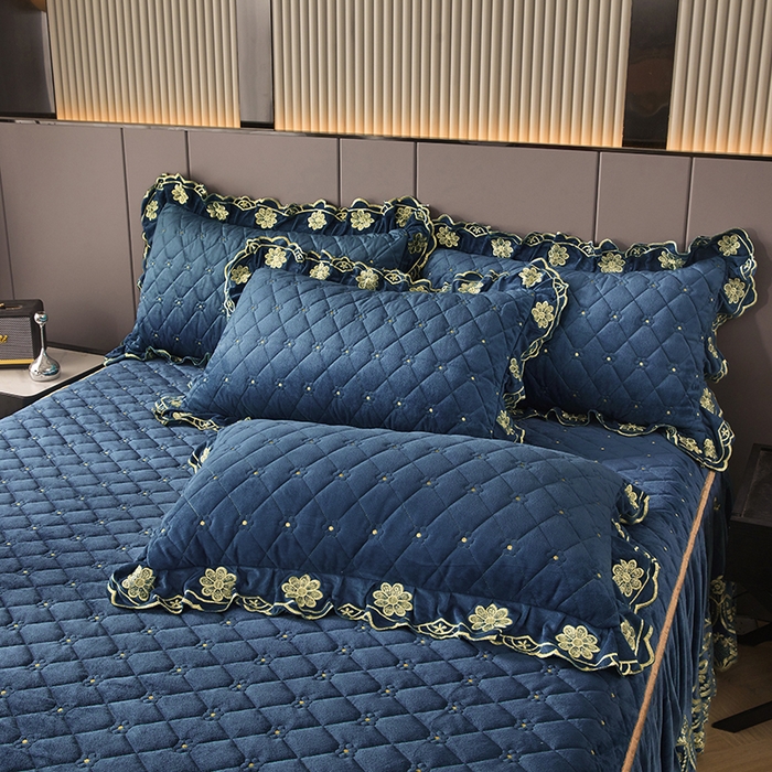 91家纺网 家纺一手货源 找家纺 罗艺轩 2025新款婴儿绒加厚保暖床裙式三件套-心语 心语-宝蓝