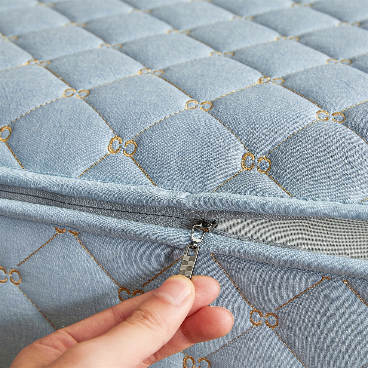 91家纺网 家纺一手货源 找家纺 伊人坊 2025新款A类全棉水洗棉六面全包夹棉床笠床垫保护套拉链床笠 天空蓝