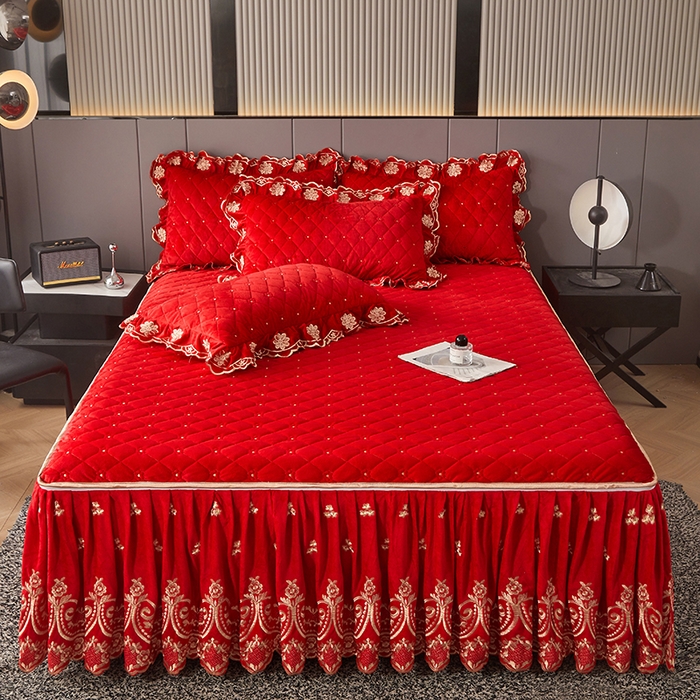 91家纺网 家纺一手货源 找家纺 罗艺轩 2025新款婴儿绒加厚保暖床裙式三件套-心语 心语-大红