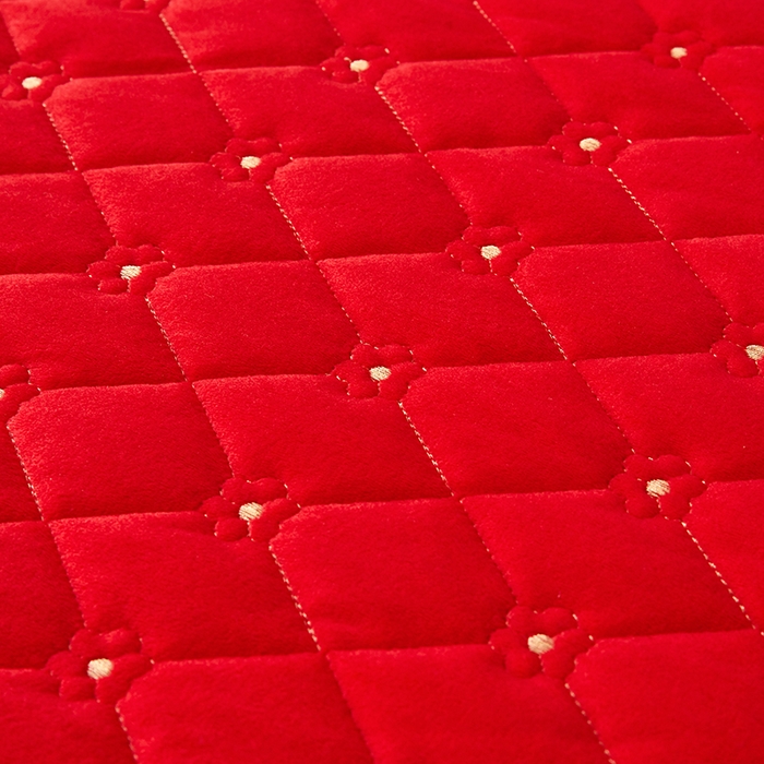 91家纺网 家纺一手货源 找家纺 罗艺轩 2025新款婴儿绒加厚保暖床裙式三件套-心语 心语-大红