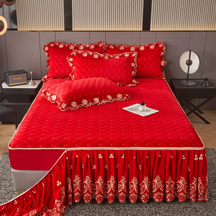 91家纺网 家纺一手货源 找家纺 罗艺轩 2025新款婴儿绒加厚保暖床裙式三件套-心语 心语-大红