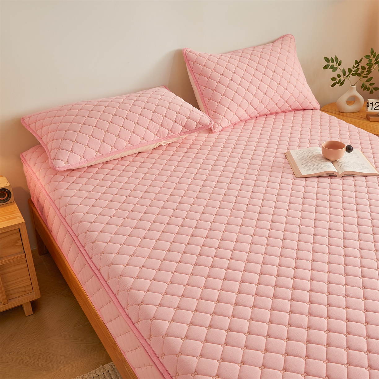 91家纺网 家纺一手货源 找家纺 伊人坊 2025新款A类全棉水洗棉六面全包夹棉床笠床垫保护套拉链床笠 樱花粉