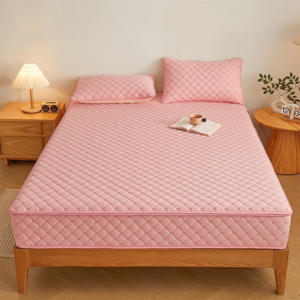 91家纺网 家纺一手货源 找家纺 伊人坊 2025新款A类全棉水洗棉六面全包夹棉床笠床垫保护套拉链床笠 樱花粉