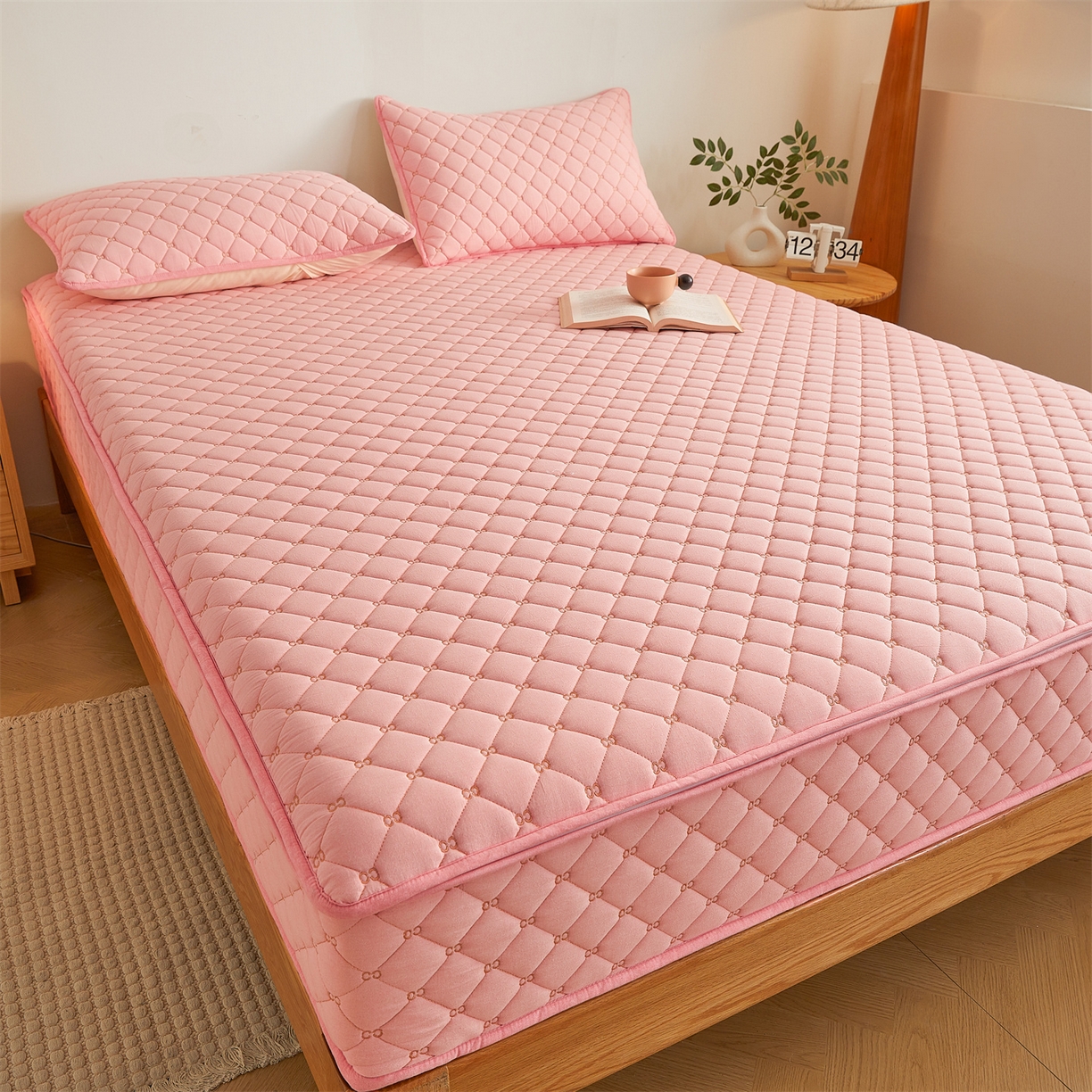 91家纺网 家纺一手货源 找家纺 伊人坊 2025新款A类全棉水洗棉六面全包夹棉床笠床垫保护套拉链床笠 樱花粉