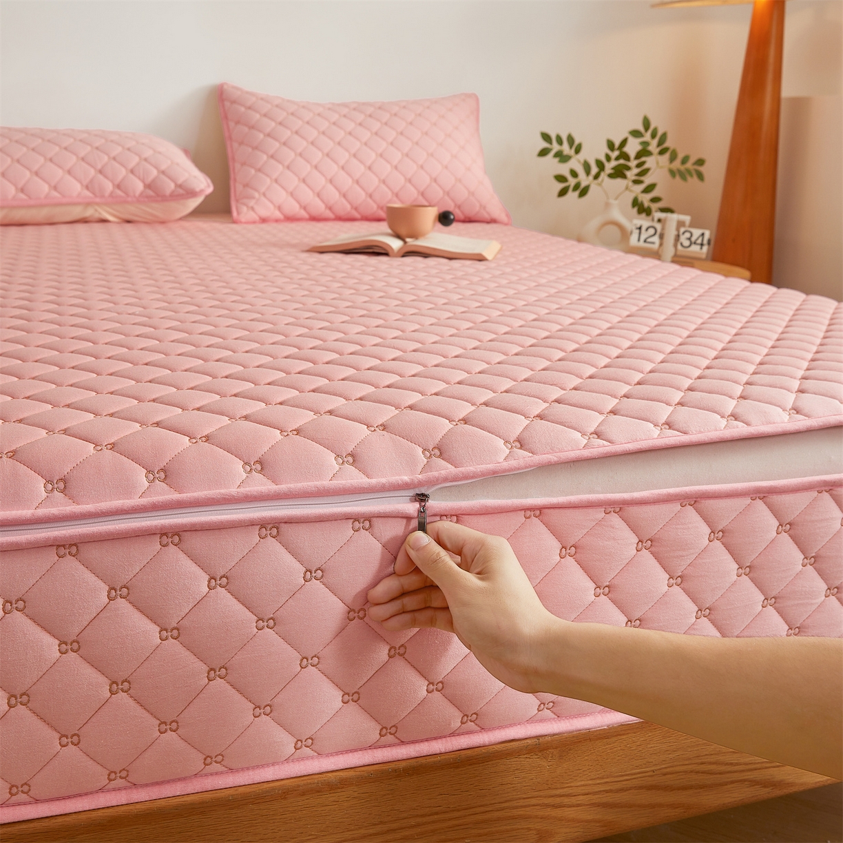 伊人坊 2025新款A类全棉水洗棉六面全包夹棉床笠床垫保护套拉链床笠 樱花粉