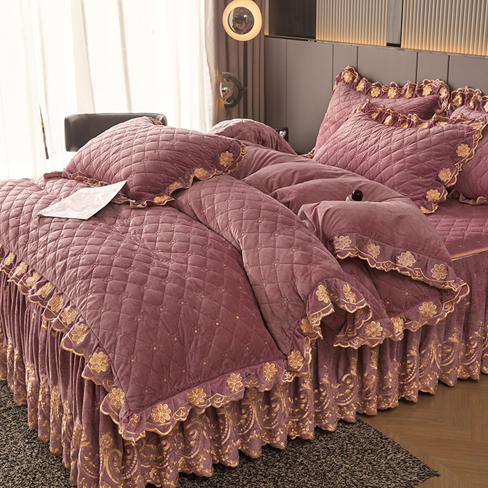 91家纺网 家纺一手货源 找家纺 罗艺轩 2025新款婴儿绒加厚保暖床裙式三件套-心语 心语-豆沙