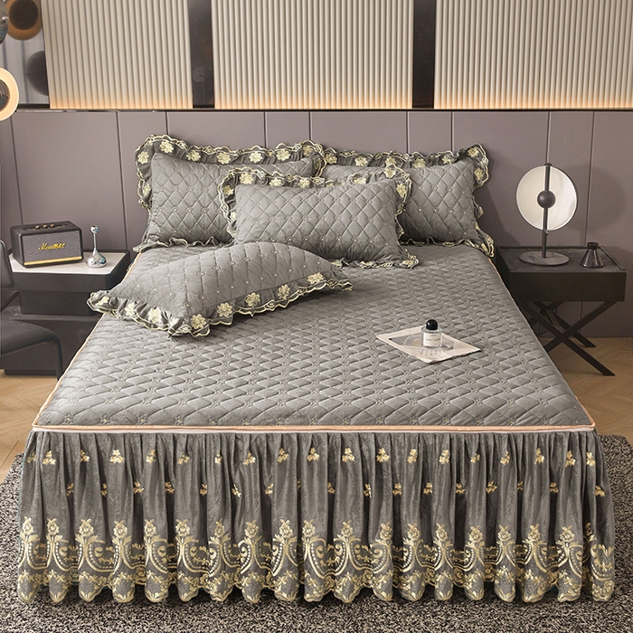 91家纺网 家纺一手货源 找家纺 罗艺轩 2025新款婴儿绒加厚保暖床裙式三件套-心语 心语-高级灰